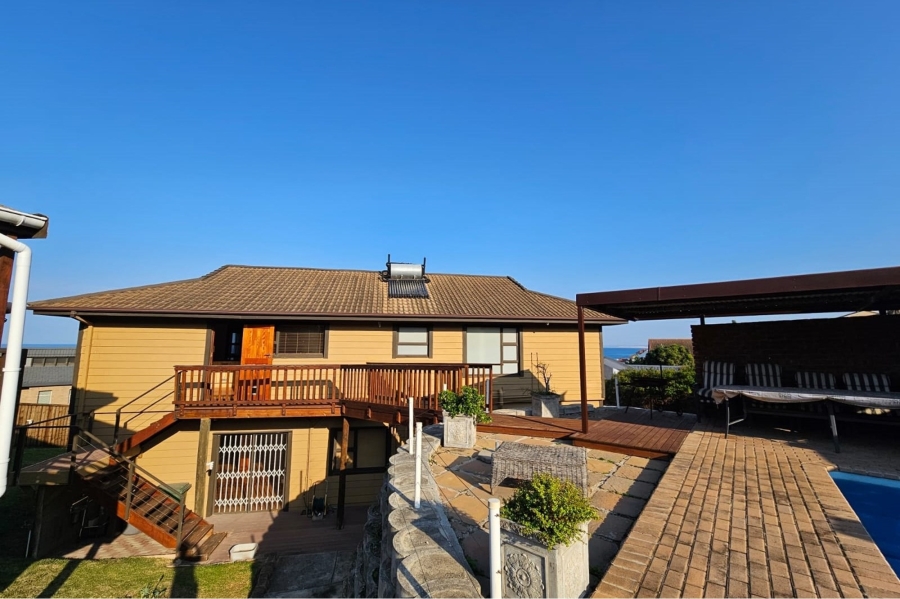 5 Bedroom Property for Sale in Beachview Eastern Cape